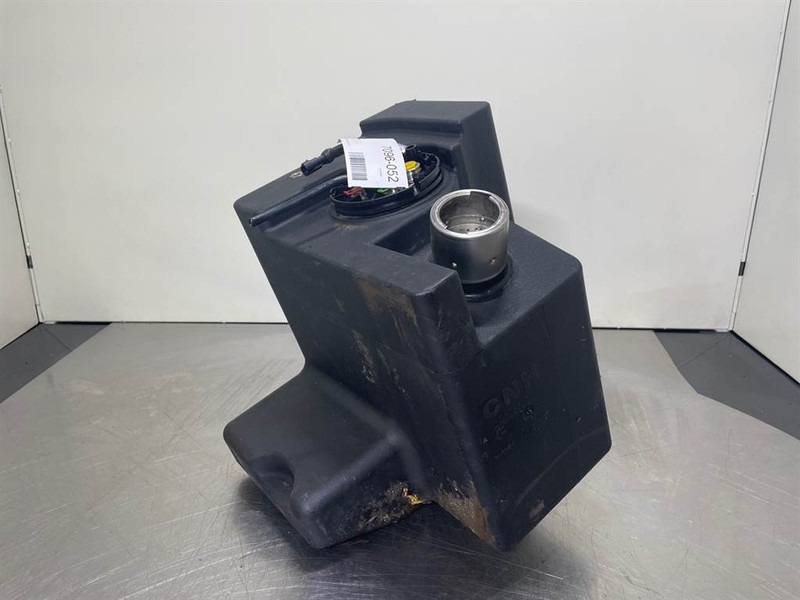 New Holland W110C-CNH 84491464-Fuel tank/Kraftstofftank - Rāmis/ Šasija - Celtniecības tehnika: foto 2 New Holland W110C-CNH 84491464-Fuel tank/Kraftstofftank - Rāmis/ Šasija - Celtniecības tehnika: foto 2
