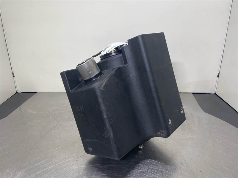 New Holland W110C-CNH 84491464-Fuel tank/Kraftstofftank - Rāmis/ Šasija - Celtniecības tehnika: foto 3 New Holland W110C-CNH 84491464-Fuel tank/Kraftstofftank - Rāmis/ Šasija - Celtniecības tehnika: foto 3