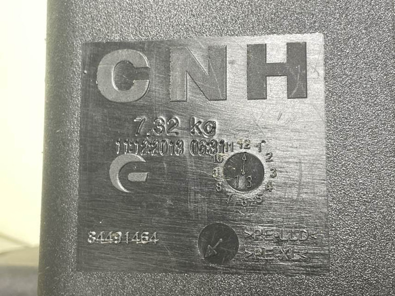 New Holland W110C-CNH 84491464-Fuel tank/Kraftstofftank - Rāmis/ Šasija - Celtniecības tehnika: foto 5 New Holland W110C-CNH 84491464-Fuel tank/Kraftstofftank - Rāmis/ Šasija - Celtniecības tehnika: foto 5