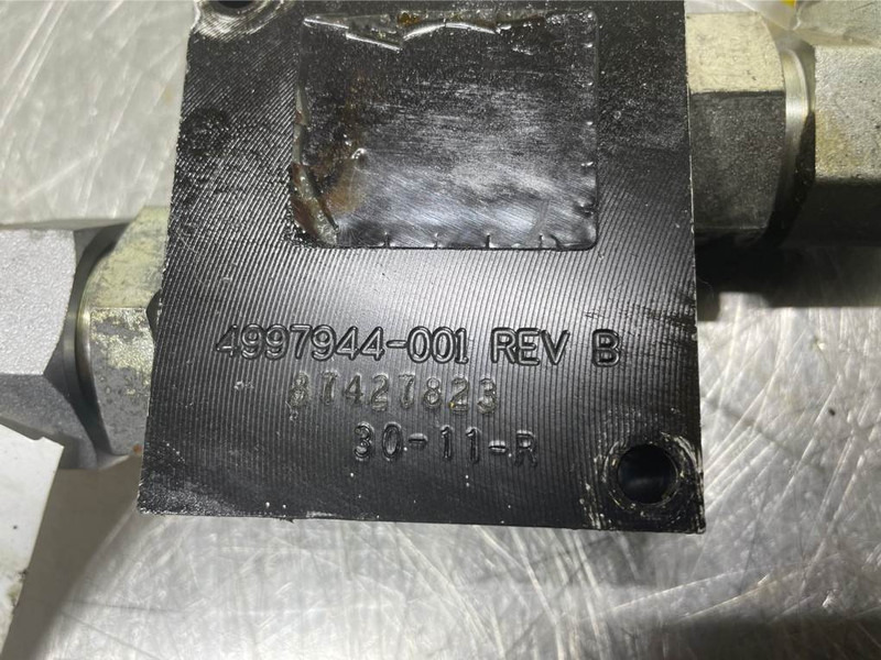 New Holland W110C-Eaton 4997944-001-Valve/Ventile/Ventiel - Hidraulika - Celtniecības tehnika: foto 4 New Holland W110C-Eaton 4997944-001-Valve/Ventile/Ventiel - Hidraulika - Celtniecības tehnika: foto 4