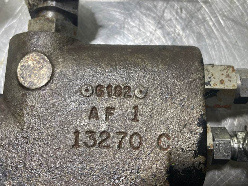 New Holland W110C - Priority valve/Prioritaetsventil - Hidraulika - Celtniecības tehnika: foto 5 New Holland W110C - Priority valve/Prioritaetsventil - Hidraulika - Celtniecības tehnika: foto 5