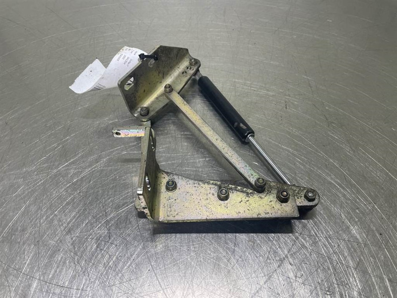 Schaeff SKL834-0451019030-Hinge right/Scharnier - Rāmis/ Šasija - Celtniecības tehnika: foto 3 Schaeff SKL834-0451019030-Hinge right/Scharnier - Rāmis/ Šasija - Celtniecības tehnika: foto 3