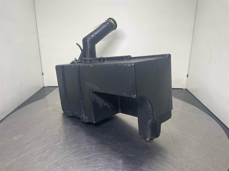 Schaeff SKL834-5267010034/6414014102-Fuel tank - Rāmis/ Šasija - Celtniecības tehnika: foto 4 Schaeff SKL834-5267010034/6414014102-Fuel tank - Rāmis/ Šasija - Celtniecības tehnika: foto 4