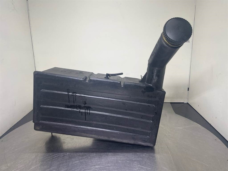 Schaeff SKL834-5267010034/6414014102-Fuel tank - Rāmis/ Šasija - Celtniecības tehnika: foto 1 Schaeff SKL834-5267010034/6414014102-Fuel tank - Rāmis/ Šasija - Celtniecības tehnika: foto 1