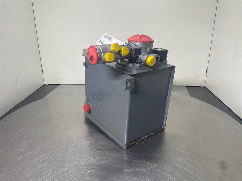 Schaeff SKL834-6452013001-Tank/Behälter/Reservoir - Hidraulika - Celtniecības tehnika: foto 2 Schaeff SKL834-6452013001-Tank/Behälter/Reservoir - Hidraulika - Celtniecības tehnika: foto 2