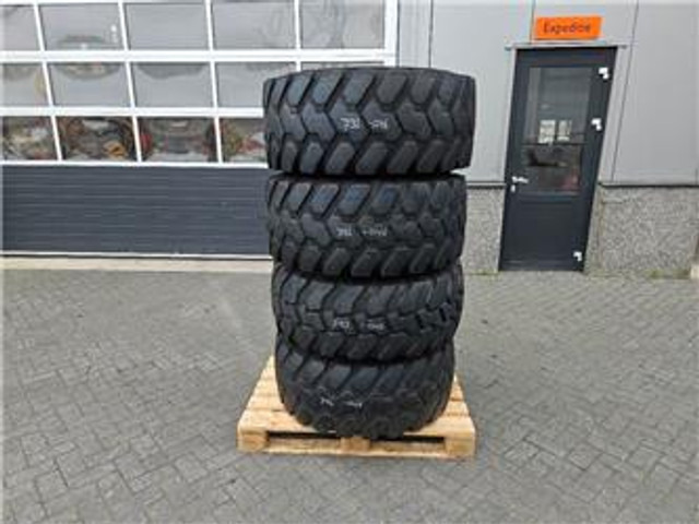 Schaeff SKL834-Firestone 405/70R18-Tire/Reifen/Band - Riepas un diski - Celtniecības tehnika: foto 1 Schaeff SKL834-Firestone 405/70R18-Tire/Reifen/Band - Riepas un diski - Celtniecības tehnika: foto 1