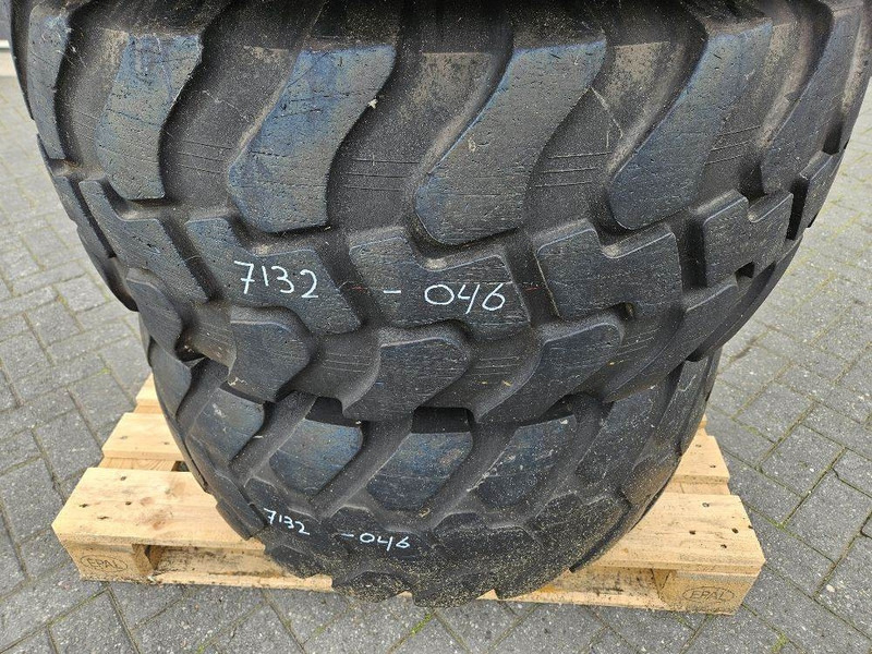 Schaeff SKL834-Firestone 405/70R18-Tire/Reifen/Band - Riepas un diski - Celtniecības tehnika: foto 3 Schaeff SKL834-Firestone 405/70R18-Tire/Reifen/Band - Riepas un diski - Celtniecības tehnika: foto 3