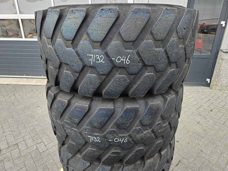 Schaeff SKL834-Firestone 405/70R18-Tire/Reifen/Band - Riepas un diski - Celtniecības tehnika: foto 2 Schaeff SKL834-Firestone 405/70R18-Tire/Reifen/Band - Riepas un diski - Celtniecības tehnika: foto 2