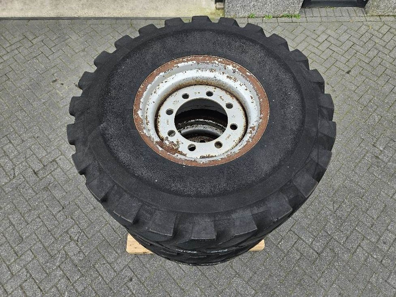 Schaeff SKL834-Firestone 405/70R18-Tire/Reifen/Band - Riepas un diski - Celtniecības tehnika: foto 5 Schaeff SKL834-Firestone 405/70R18-Tire/Reifen/Band - Riepas un diski - Celtniecības tehnika: foto 5
