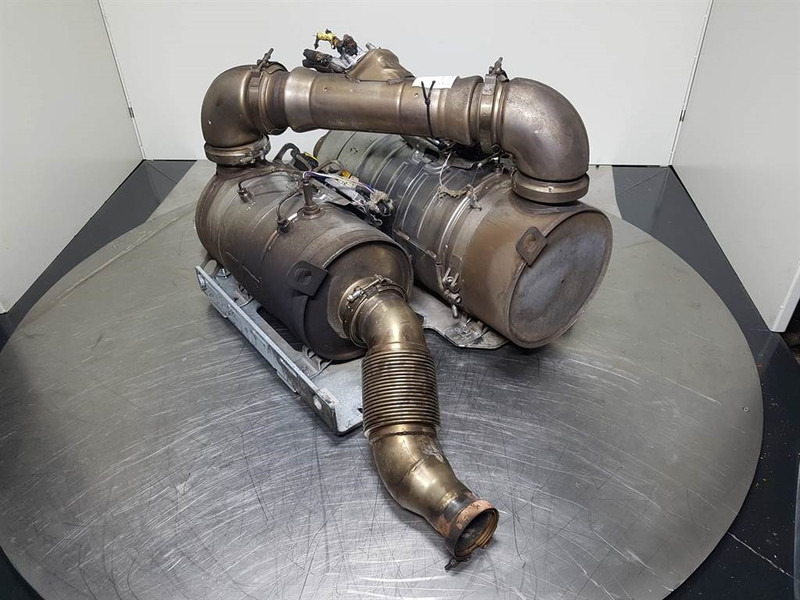 Sennebogen 818 - Exhaust system/Auspuff/Uitlaat - Dzinējs un rezerves daļas - Celtniecības tehnika: foto 2 Sennebogen 818 - Exhaust system/Auspuff/Uitlaat - Dzinējs un rezerves daļas - Celtniecības tehnika: foto 2