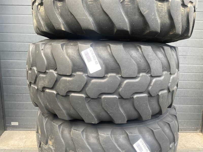 Terex AL80-Dunlop 405/70R18 (15.5/70R18)-Tire/Reifen - Riepas un diski - Celtniecības tehnika: foto 3 Terex AL80-Dunlop 405/70R18 (15.5/70R18)-Tire/Reifen - Riepas un diski - Celtniecības tehnika: foto 3
