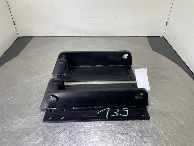 Terex TL/SKL/SKS - Adapter plate/Adapterplatte/Aanlasoor - Ātrā sakabe - Celtniecības tehnika: foto 3 Terex TL/SKL/SKS - Adapter plate/Adapterplatte/Aanlasoor - Ātrā sakabe - Celtniecības tehnika: foto 3