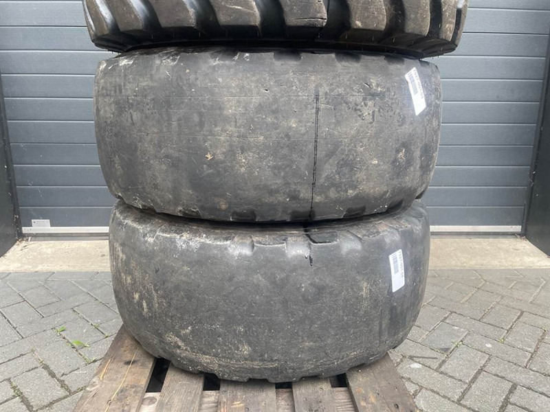 Terex TL120-BKT 400/70R20-Tire/Reifen/Band - Riepas un diski - Celtniecības tehnika: foto 4 Terex TL120-BKT 400/70R20-Tire/Reifen/Band - Riepas un diski - Celtniecības tehnika: foto 4
