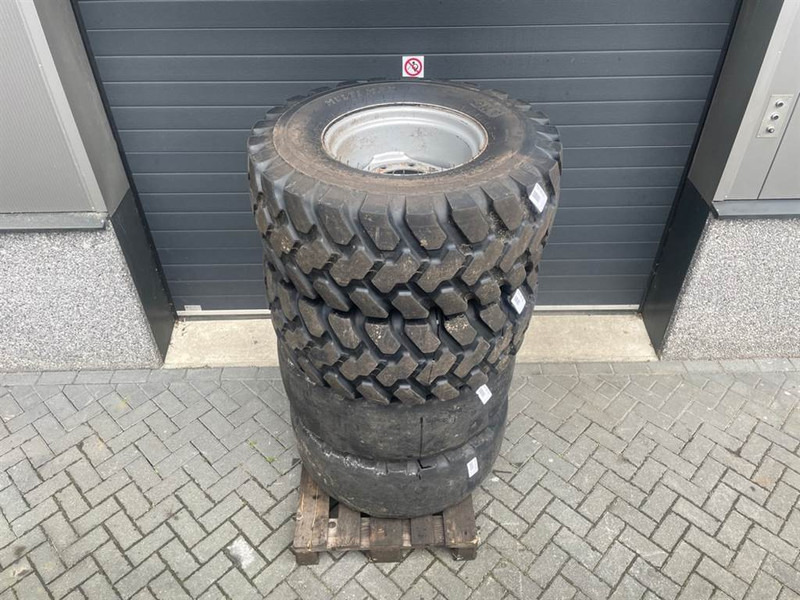 Terex TL120-BKT 400/70R20-Tire/Reifen/Band - Riepas un diski - Celtniecības tehnika: foto 2 Terex TL120-BKT 400/70R20-Tire/Reifen/Band - Riepas un diski - Celtniecības tehnika: foto 2