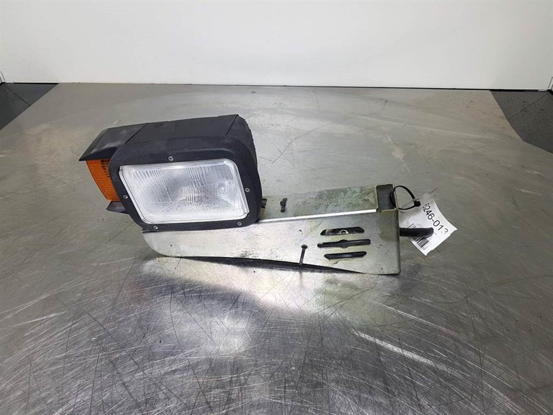 Terex TL260-0455003002-Light/Leuchte/Verlichting - Elektrosistēma - Celtniecības tehnika: foto 1 Terex TL260-0455003002-Light/Leuchte/Verlichting - Elektrosistēma - Celtniecības tehnika: foto 1