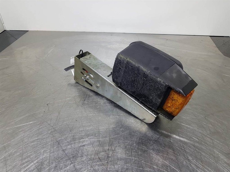 Terex TL260-0455003002-Light/Leuchte/Verlichting - Elektrosistēma - Celtniecības tehnika: foto 2 Terex TL260-0455003002-Light/Leuchte/Verlichting - Elektrosistēma - Celtniecības tehnika: foto 2