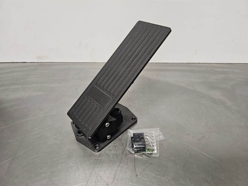 Terex TL260-5350260006-Gas pedal/Fusspedal/Gaspedaal - Elektrosistēma - Celtniecības tehnika: foto 1 Terex TL260-5350260006-Gas pedal/Fusspedal/Gaspedaal - Elektrosistēma - Celtniecības tehnika: foto 1