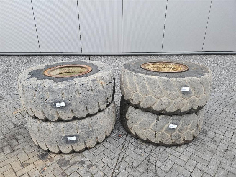 Terex TL260S-Banden 20.5-R25-Solid wheels / Full Gummi - Riepas un diski - Celtniecības tehnika: foto 1 Terex TL260S-Banden 20.5-R25-Solid wheels / Full Gummi - Riepas un diski - Celtniecības tehnika: foto 1