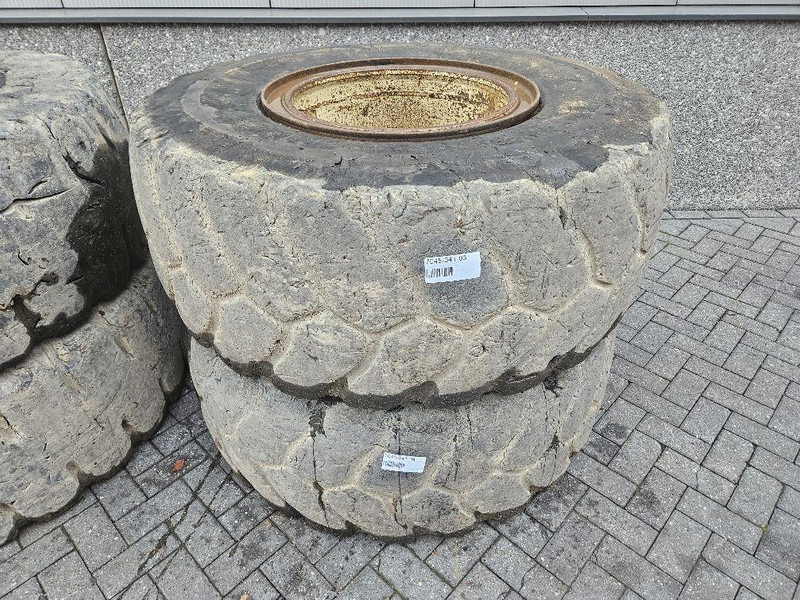Terex TL260S-Banden 20.5-R25-Solid wheels / Full Gummi - Riepas un diski - Celtniecības tehnika: foto 2 Terex TL260S-Banden 20.5-R25-Solid wheels / Full Gummi - Riepas un diski - Celtniecības tehnika: foto 2