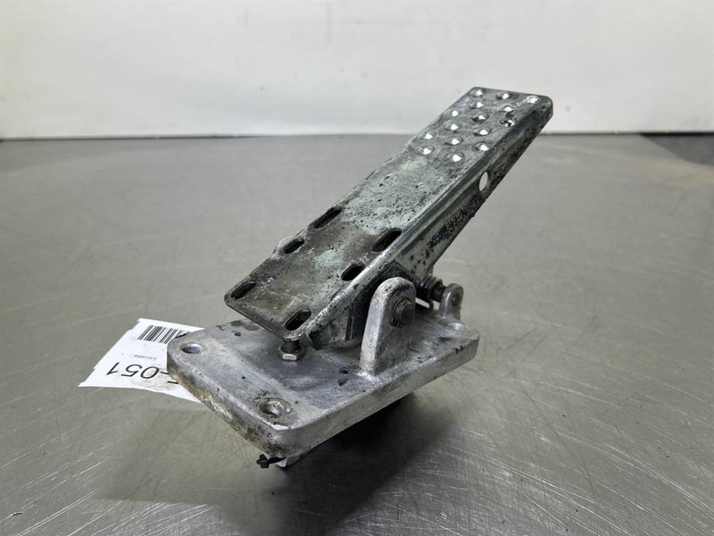 Terex TW150-6041506-Brake pedal/Bremspedal/Rempedaal - Kabīne un interjers - Celtniecības tehnika: foto 5 Terex TW150-6041506-Brake pedal/Bremspedal/Rempedaal - Kabīne un interjers - Celtniecības tehnika: foto 5