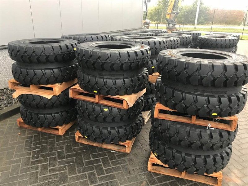 Trelleborg 10.00-20 Dual excavator solid-Tyre/Reifen/Banden - Riepas un diski - Celtniecības tehnika: foto 1 Trelleborg 10.00-20 Dual excavator solid-Tyre/Reifen/Banden - Riepas un diski - Celtniecības tehnika: foto 1