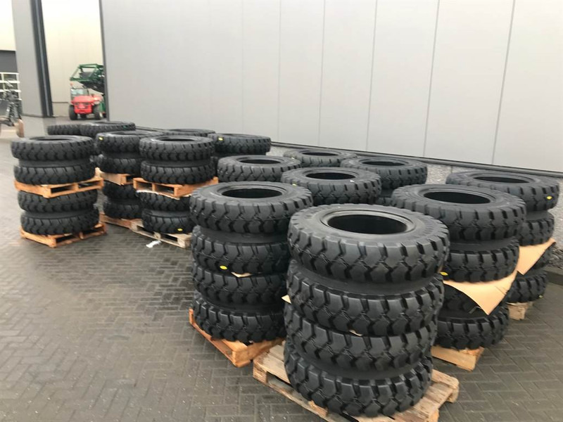Trelleborg 10.00-20 Dual excavator solid-Tyre/Reifen/Banden - Riepas un diski - Celtniecības tehnika: foto 3 Trelleborg 10.00-20 Dual excavator solid-Tyre/Reifen/Banden - Riepas un diski - Celtniecības tehnika: foto 3