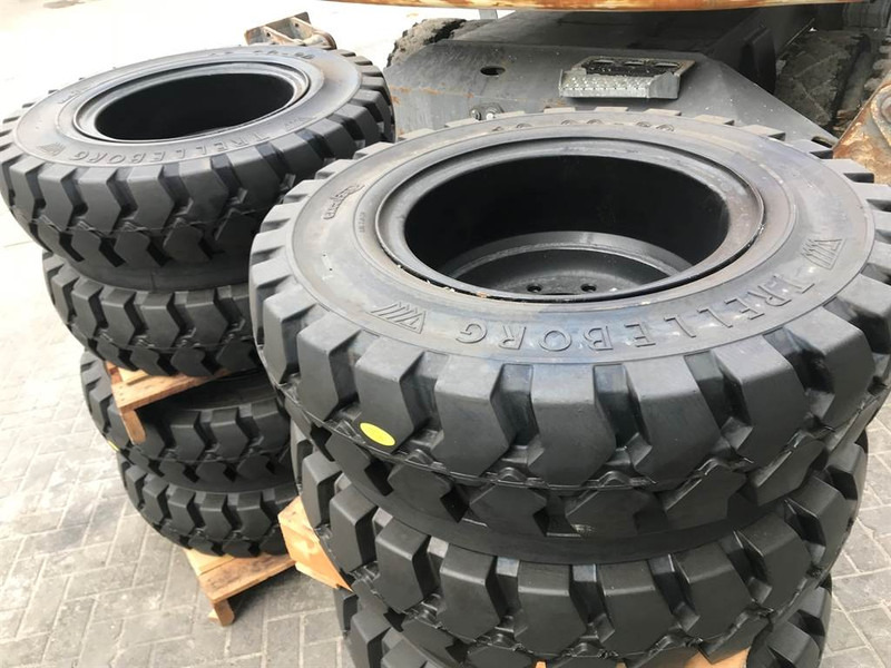 Trelleborg 12.00-20 Dual excavator solid-Tyre/Reifen/Banden - Riepas un diski - Celtniecības tehnika: foto 5 Trelleborg 12.00-20 Dual excavator solid-Tyre/Reifen/Banden - Riepas un diski - Celtniecības tehnika: foto 5