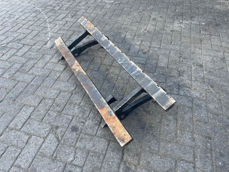 Volvo L28/L30/L35 - Forks/Palletgabeln/Palletvorken - Dakšas - Celtniecības tehnika: foto 4 Volvo L28/L30/L35 - Forks/Palletgabeln/Palletvorken - Dakšas - Celtniecības tehnika: foto 4