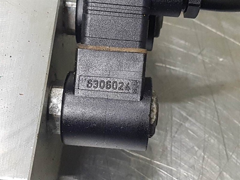 Hidraulika - Celtniecības tehnika Volvo L40B-ZM2814669/ZM2908928/ZM2801044-Valve/Ventile: foto 6