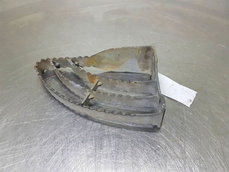 Yanmar V70-0451006012-Stair panel/Trittstufen/Traptreden - Rāmis/ Šasija - Celtniecības tehnika: foto 1 Yanmar V70-0451006012-Stair panel/Trittstufen/Traptreden - Rāmis/ Šasija - Celtniecības tehnika: foto 1