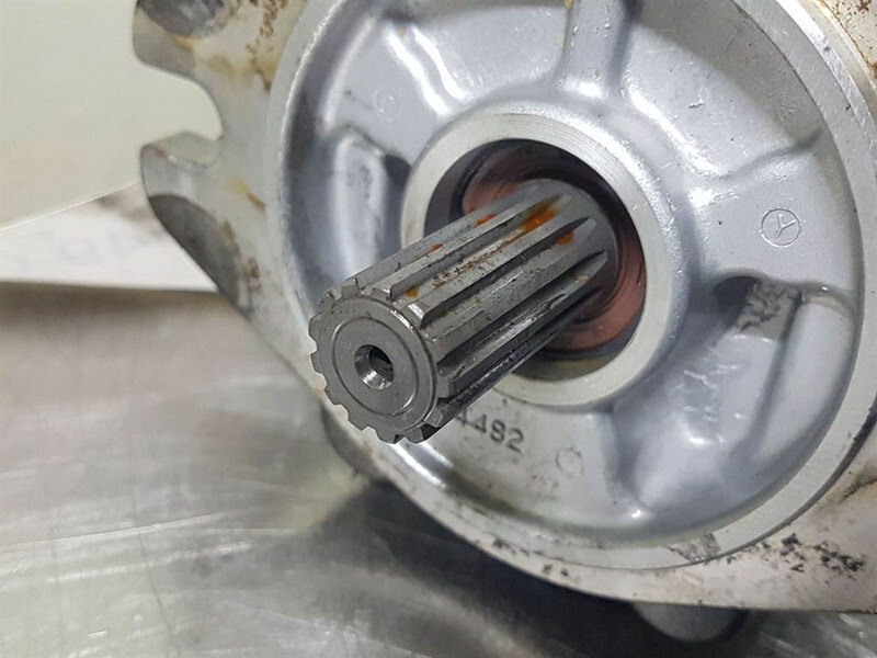 Yanmar V70 Speeder - Gearpump/Zahnradpumpe/Tandwielpomp - Hidraulika - Celtniecības tehnika: foto 4 Yanmar V70 Speeder - Gearpump/Zahnradpumpe/Tandwielpomp - Hidraulika - Celtniecības tehnika: foto 4
