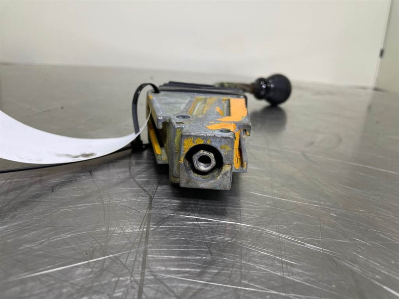 Zettelmeyer ZL801 - Levers/Hebels/Hendels - Kabīne un interjers - Celtniecības tehnika: foto 2 Zettelmeyer ZL801 - Levers/Hebels/Hendels - Kabīne un interjers - Celtniecības tehnika: foto 2