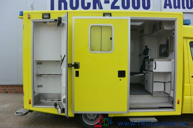 Ātrās palīdzības mašīna Mercedes-Benz Sprinter 516 CDI Intensiv- Rettung- Krankenwagen: foto 15