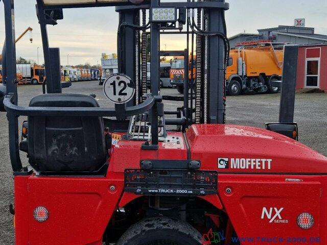 Moffett Mitnahmestapler 4 Wege Allrad NX Typ M 4 25.4 - Mobilais autoiekrāvējs: foto 4 Moffett Mitnahmestapler 4 Wege Allrad NX Typ M 4 25.4 - Mobilais autoiekrāvējs: foto 4