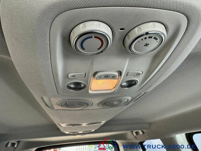 Opel Vivaro 9 Sitzer Klima vorne & hinten Navi + DAB - Mikroautobuss, Pasažieru furgons: foto 3 Opel Vivaro 9 Sitzer Klima vorne & hinten Navi + DAB - Mikroautobuss, Pasažieru furgons: foto 3
