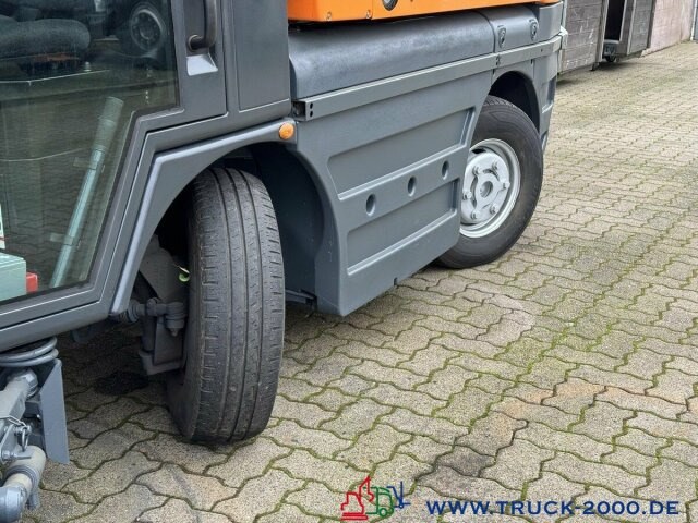 Ielu tīrīšanas mašīna Schmidt Swingo Compact 200 4 Radlenkung Kehren + Sprühen: foto 6