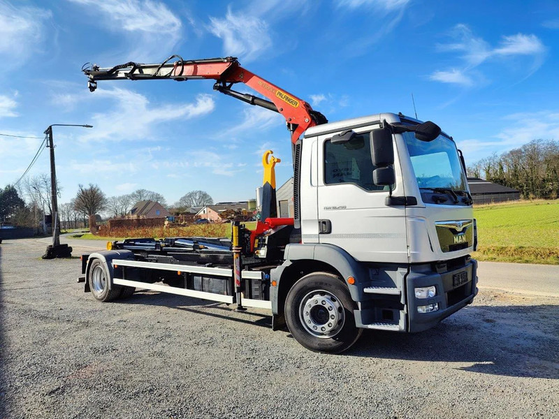 MAN TGM 18.290 Container + Palfinger PK13001 - Pacēlājs ar āķi, Kravas auto ar manipulatoru: foto 1 MAN TGM 18.290 Container + Palfinger PK13001 - Pacēlājs ar āķi, Kravas auto ar manipulatoru: foto 1