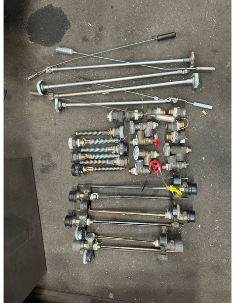 FULL TRAILER LOADED WITH LPG TANKS - Tenta puspiekabe: foto 3 FULL TRAILER LOADED WITH LPG TANKS - Tenta puspiekabe: foto 3