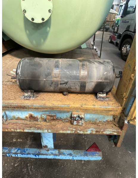 FULL TRAILER LOADED WITH LPG TANKS - Tenta puspiekabe: foto 2 FULL TRAILER LOADED WITH LPG TANKS - Tenta puspiekabe: foto 2