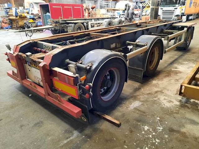 Floor FLA-3-101 - Puspiekabe noņemamā virsbūve/ Konteineru vedējs: foto 4 Floor FLA-3-101 - Puspiekabe noņemamā virsbūve/ Konteineru vedējs: foto 4