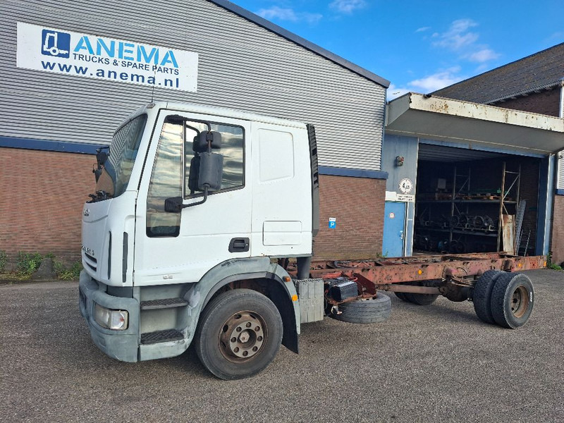 Iveco ML150E21 EUROCARGO - Šasija kravas automašīna: foto 2 Iveco ML150E21 EUROCARGO - Šasija kravas automašīna: foto 2