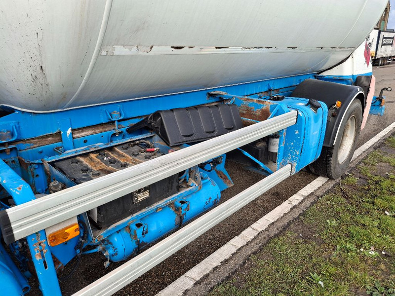 Renault MIDLUM 280DXI - Autocisterna: foto 3 Renault MIDLUM 280DXI - Autocisterna: foto 3