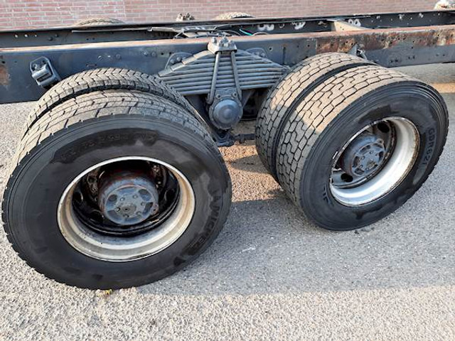 Volvo F 12 6*4 STEEL SUSPENSION - Šasija kravas automašīna: foto 2 Volvo F 12 6*4 STEEL SUSPENSION - Šasija kravas automašīna: foto 2