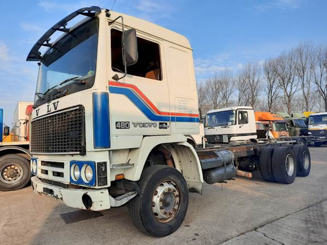 Volvo F 12 6*4 STEEL SUSPENSION - Šasija kravas automašīna: foto 1 Volvo F 12 6*4 STEEL SUSPENSION - Šasija kravas automašīna: foto 1