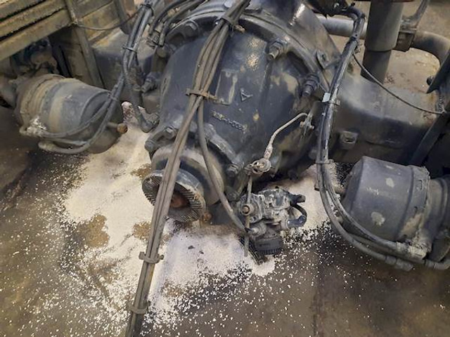 Aizmugurējā ass - Kravas automašīna Volvo RS1332SV: foto 6