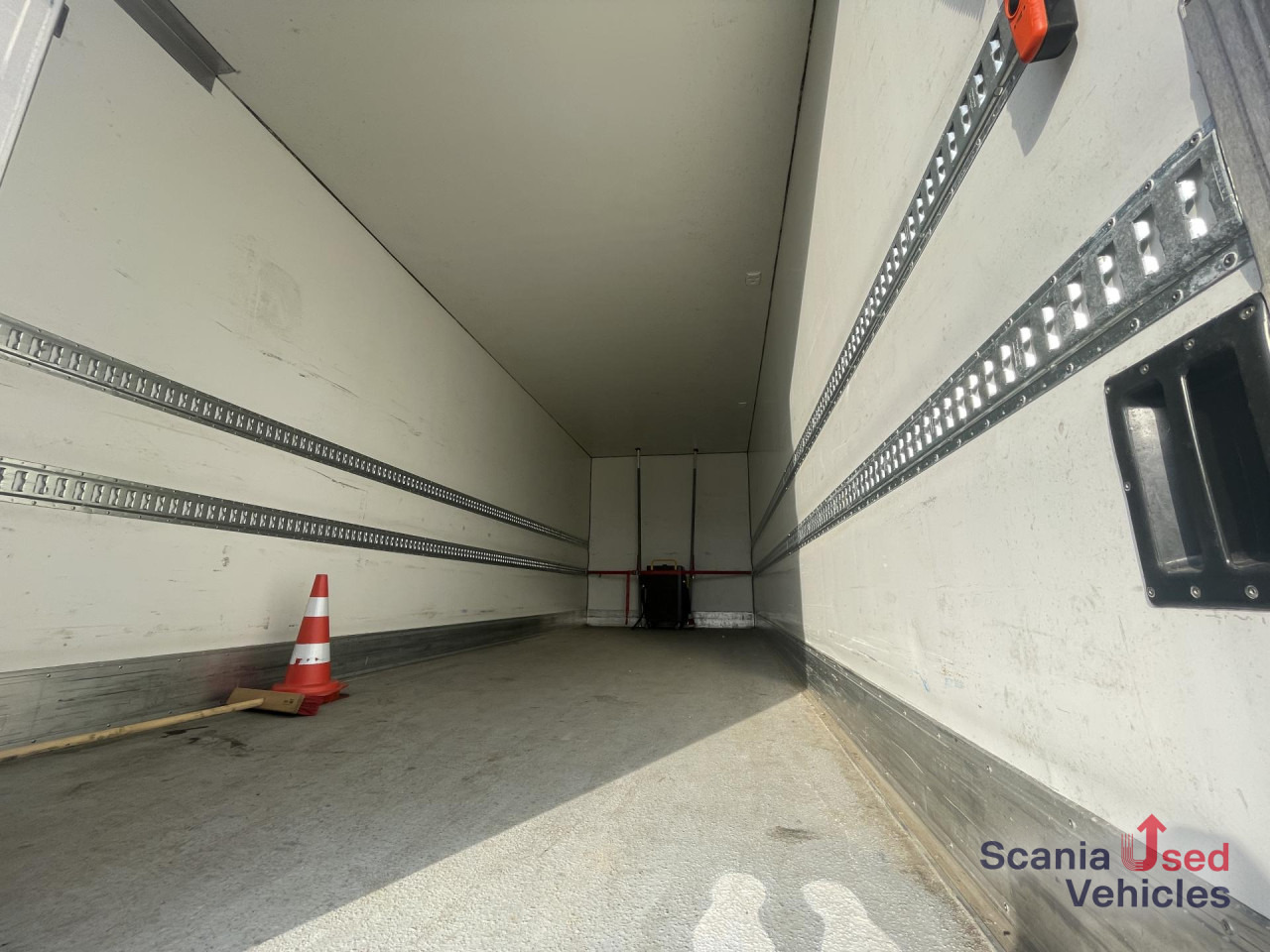 SCANIA 25P BEV B4x2NA ELECTRIC TAIL LIFT 2.5T 760X250X264 - Kravas automašīna ar slēgto virsbūvi, Elektriskais kravas auto: foto 2 SCANIA 25P BEV B4x2NA ELECTRIC TAIL LIFT 2.5T 760X250X264 - Kravas automašīna ar slēgto virsbūvi, Elektriskais kravas auto: foto 2