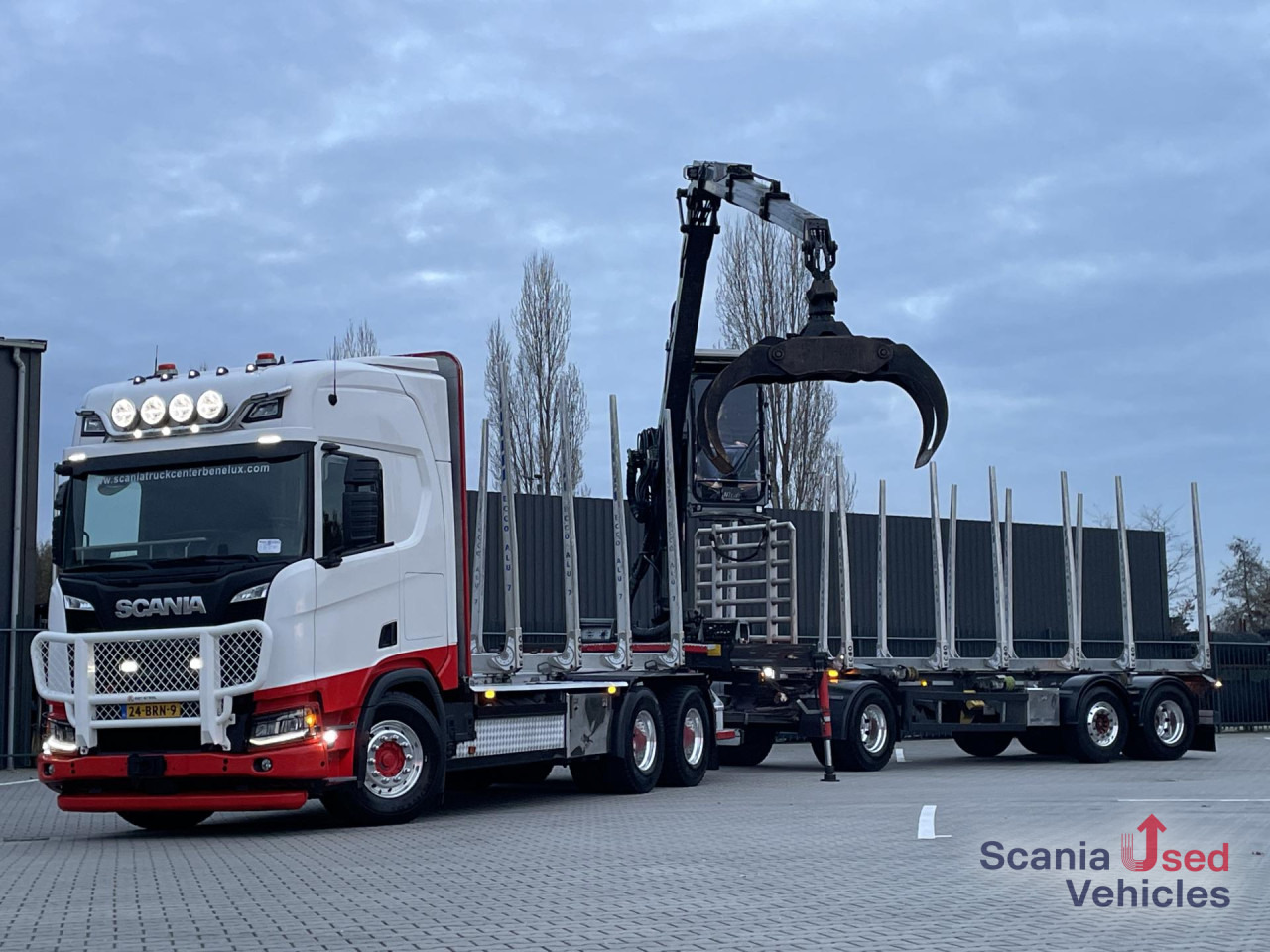 SCANIA R 650 B6x4NB RETARDER V8 WOOD KESLA 2112T CRANE - Kokvedējs, Kravas auto ar manipulatoru: foto 1 SCANIA R 650 B6x4NB RETARDER V8 WOOD KESLA 2112T CRANE - Kokvedējs, Kravas auto ar manipulatoru: foto 1