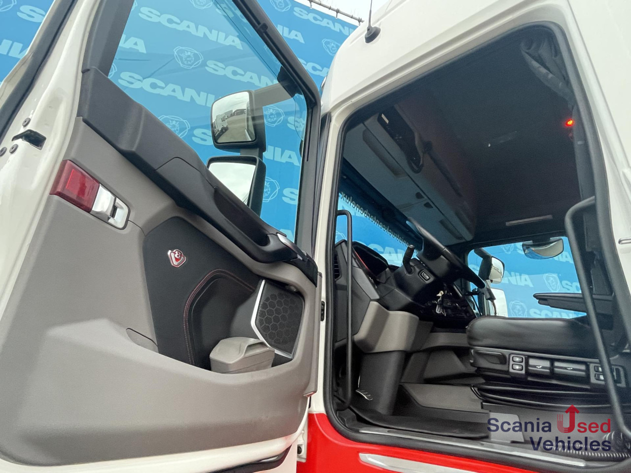 SCANIA R 650 B6x4NB RETARDER V8 WOOD KESLA 2112T CRANE - Kokvedējs, Kravas auto ar manipulatoru: foto 3 SCANIA R 650 B6x4NB RETARDER V8 WOOD KESLA 2112T CRANE - Kokvedējs, Kravas auto ar manipulatoru: foto 3