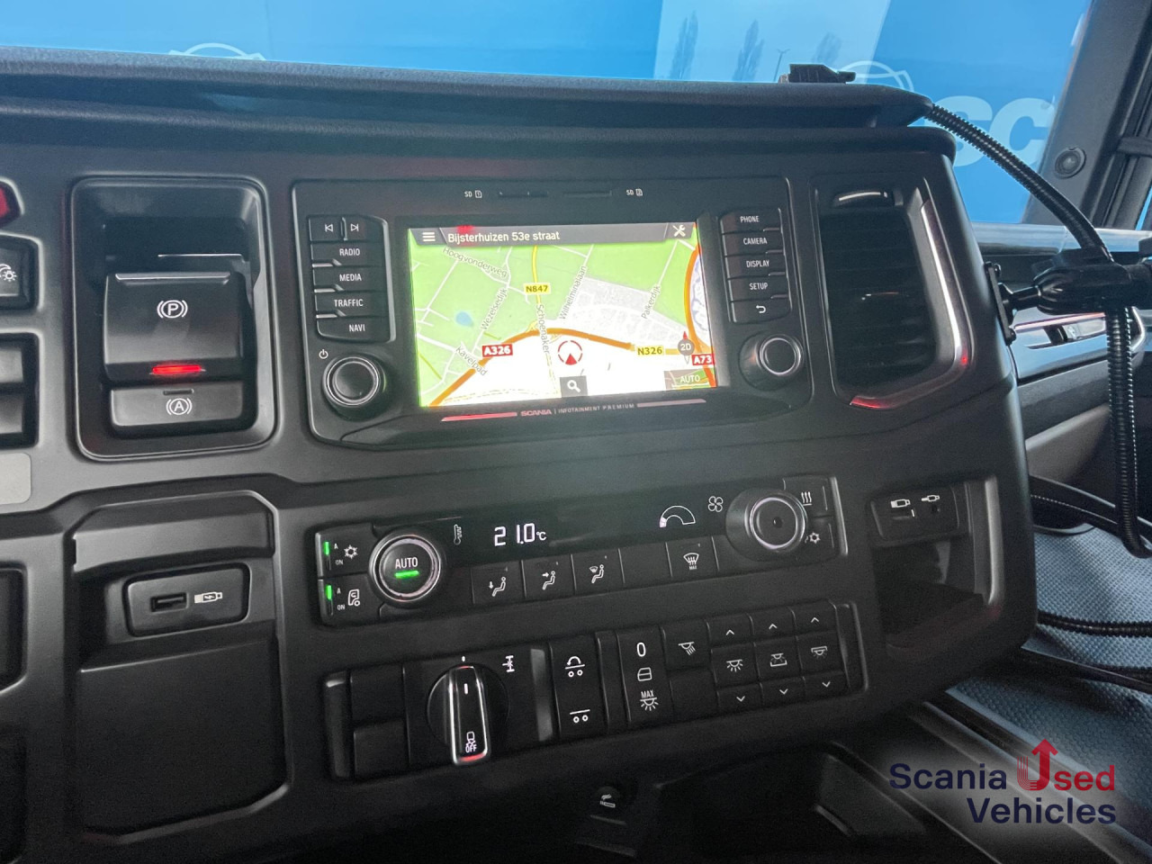 SCANIA R 650 B6x4NB RETARDER V8 WOOD KESLA 2112T CRANE - Kokvedējs, Kravas auto ar manipulatoru: foto 2 SCANIA R 650 B6x4NB RETARDER V8 WOOD KESLA 2112T CRANE - Kokvedējs, Kravas auto ar manipulatoru: foto 2