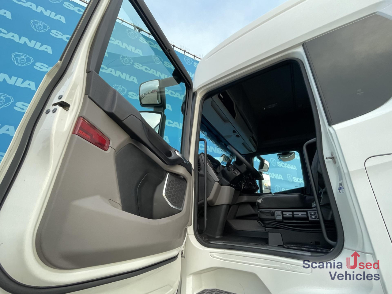 SCANIA R 410 A4x2NA DIFF-L RETARDER LED SMART 2 - Vilcējs: foto 3 SCANIA R 410 A4x2NA DIFF-L RETARDER LED SMART 2 - Vilcējs: foto 3